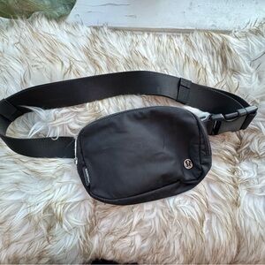 Lululemon Everywhere Belt Bag Black Crossbody 1 L